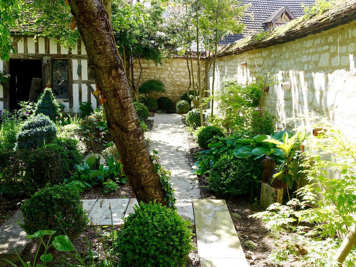 Le Jardin De La Cathedrale Bed & Breakfast Троа Екстериор снимка
