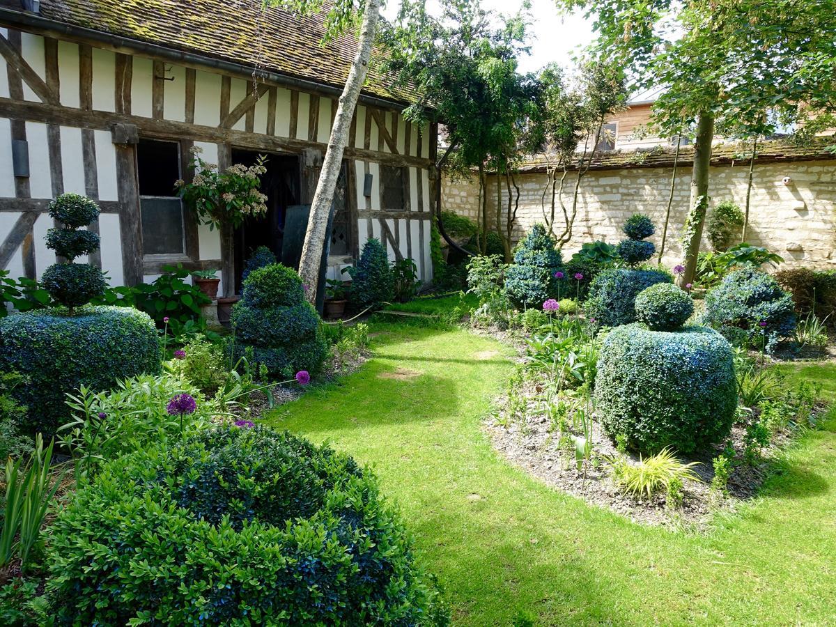 Le Jardin De La Cathedrale Bed & Breakfast Троа Екстериор снимка