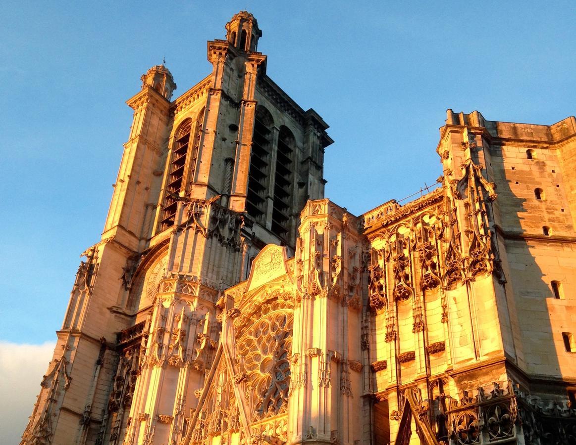 Le Jardin De La Cathedrale Bed & Breakfast Троа Екстериор снимка