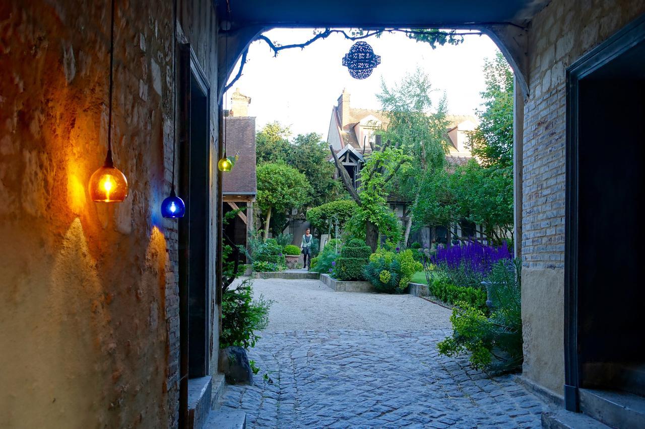 Le Jardin De La Cathedrale Bed & Breakfast Троа Екстериор снимка