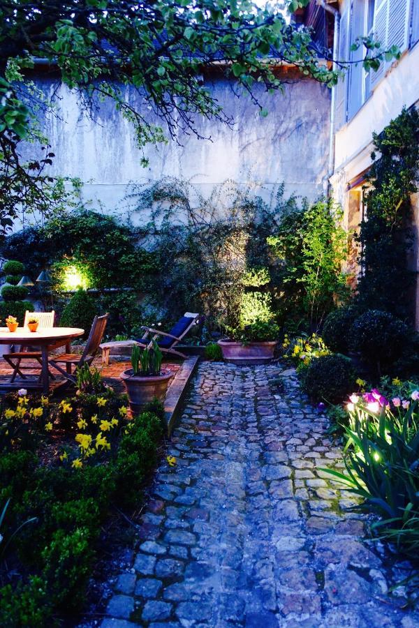 Le Jardin De La Cathedrale Bed & Breakfast Троа Екстериор снимка